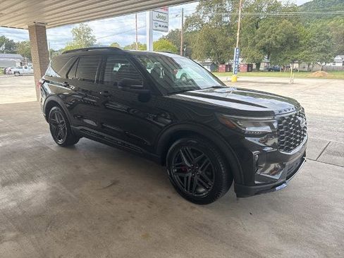 Certified 2025 Ford Explorer ST image 3