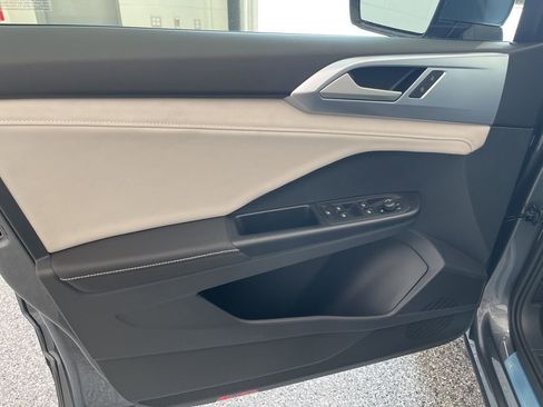 New 2026 Volkswagen Taos SE image 12