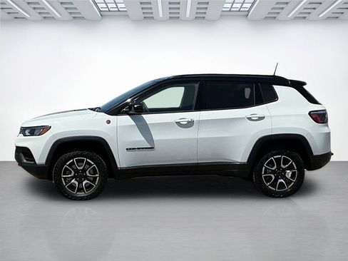 Used 2025 Jeep Compass Trailhawk AWD/4WD image 7