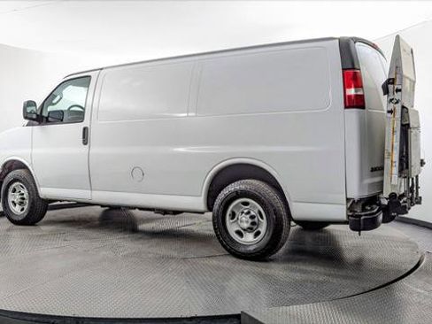 Used 2021 Chevrolet Express 3500 w/ Driver Convenience Package RWD image 6