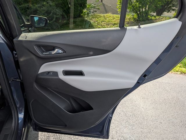 Used 2018 Chevrolet Equinox LT FWD image 36