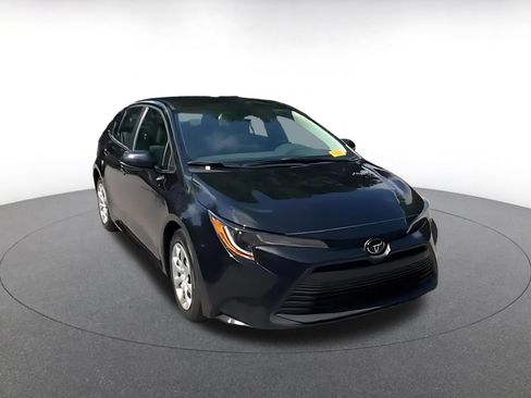 Used 2025 Toyota Corolla LE FWD image 3