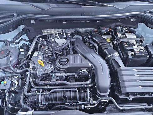 New 2025 Volkswagen Taos SEL image 22