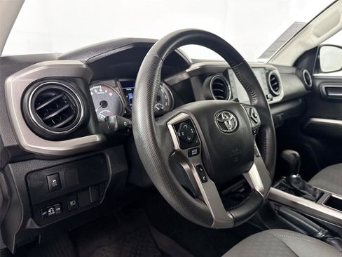 Certified 2022 Toyota Tacoma SR5 image 4