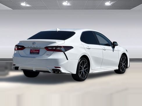 Used 2024 Toyota Camry SE FWD image 9