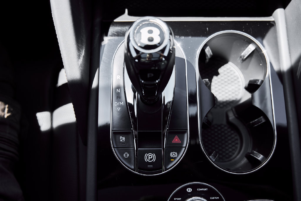 Used 2024 Bentley Bentayga AWD/4WD image 65