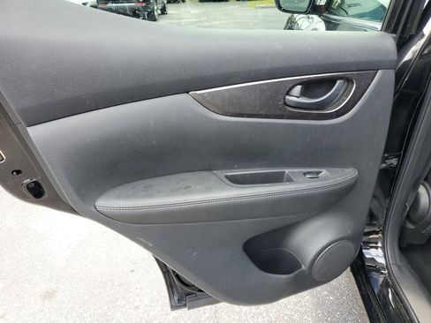 Used 2022 Nissan Rogue Sport S image 8