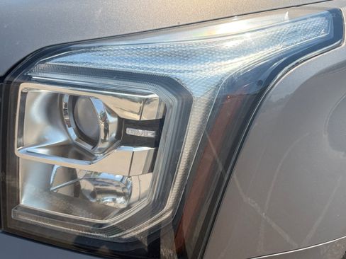 Used 2019 GMC Yukon Denali AWD/4WD image 10