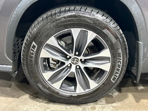 Used 2021 Toyota Highlander XLE AWD/4WD image 53