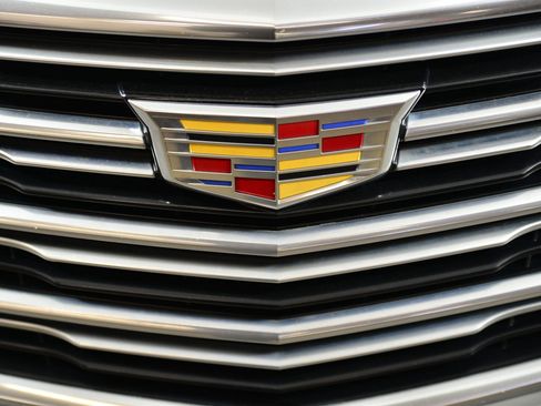 Used 2018 Cadillac XT5 Luxury w/ Driver Awareness Package image 16