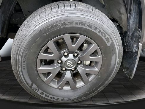 Used 2022 Toyota Tacoma SR5 w/ SR5 Appearance Package (SM) AWD/4WD image 9