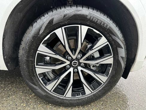 Used 2025 Volvo XC60 B5 Core w/ Protection Package Premier image 9