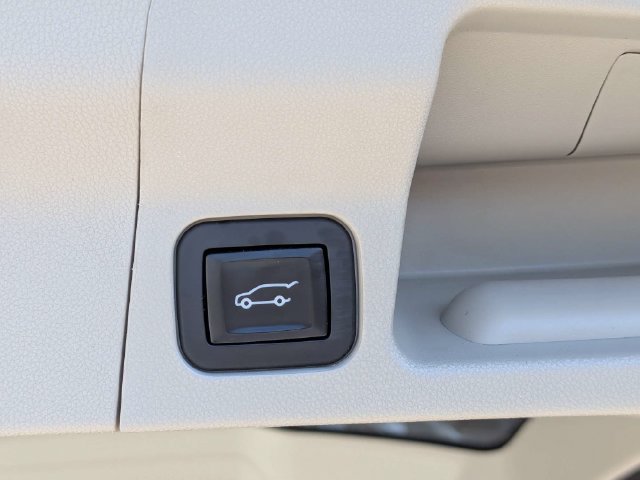 Used 2017 GMC Acadia Denali w/ Technology Package FWD image 14