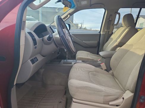 Used 2013 Nissan Frontier SV image 11