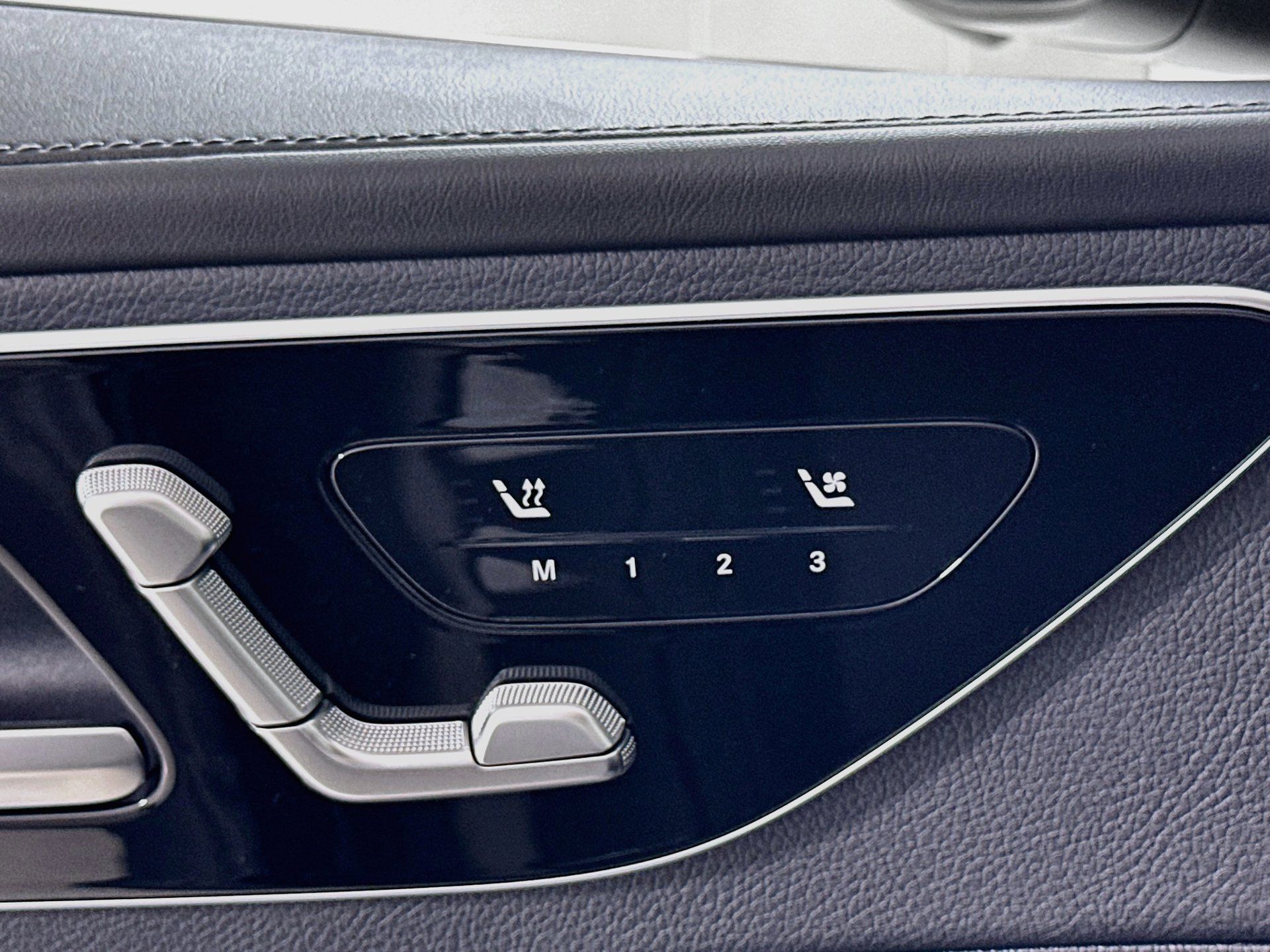 Used 2025 Mercedes-Benz C 300 Sedan image 22