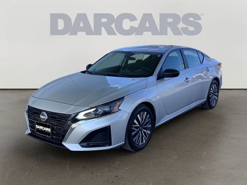 Used 2024 Nissan Altima 2.5 SV image 3