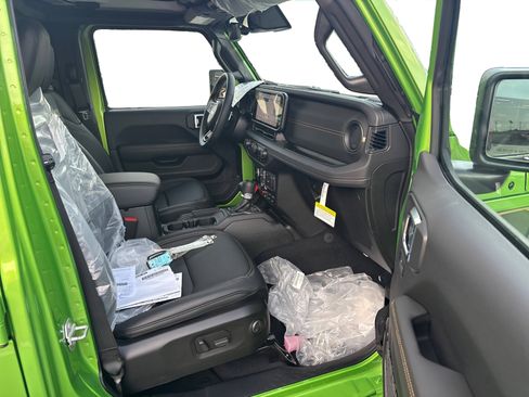 New 2025 Jeep Wrangler Unlimited Rubicon 392 image 19