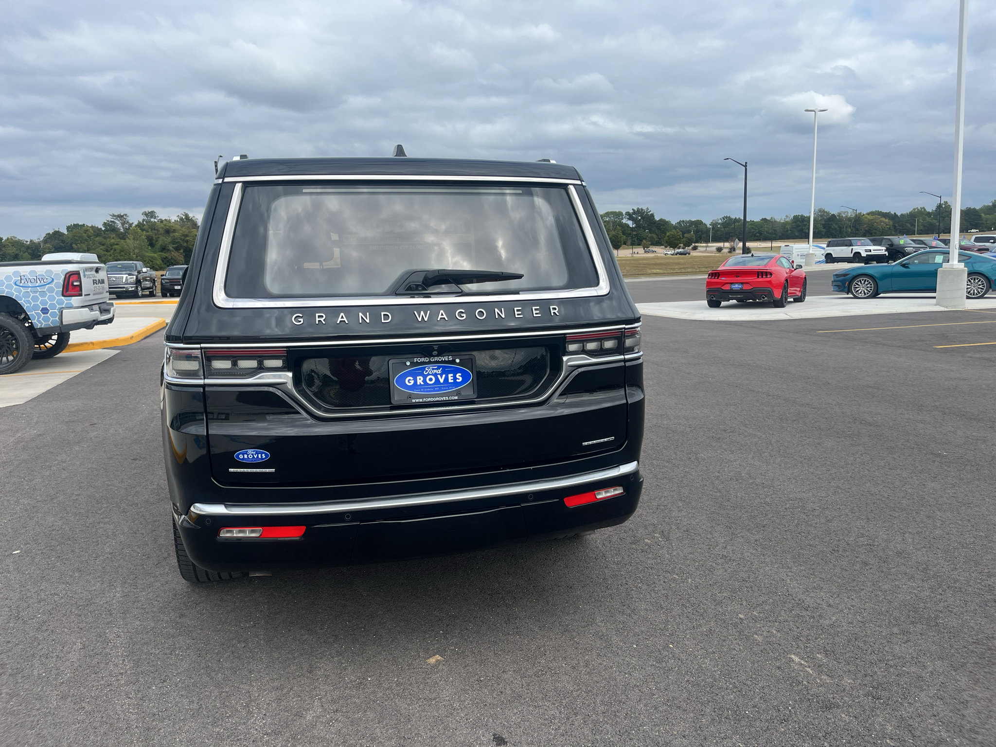 Used 2022 Jeep Grand Wagoneer Series II w/ Premium Group II AWD/4WD image 6