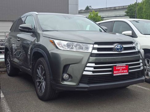 Used 2019 Toyota Highlander XLE AWD/4WD image 3