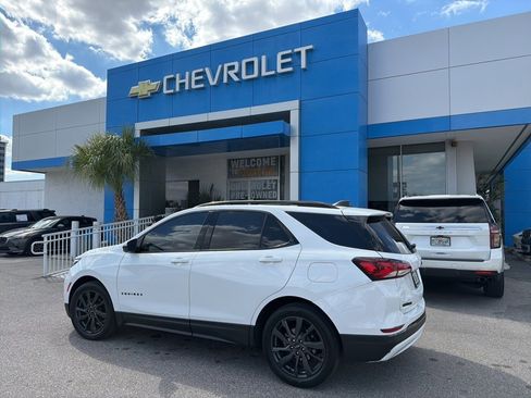 Used 2022 Chevrolet Equinox RS w/ RS Leather Package image 11