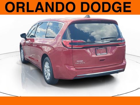 New 2026 Chrysler Pacifica Select image 4