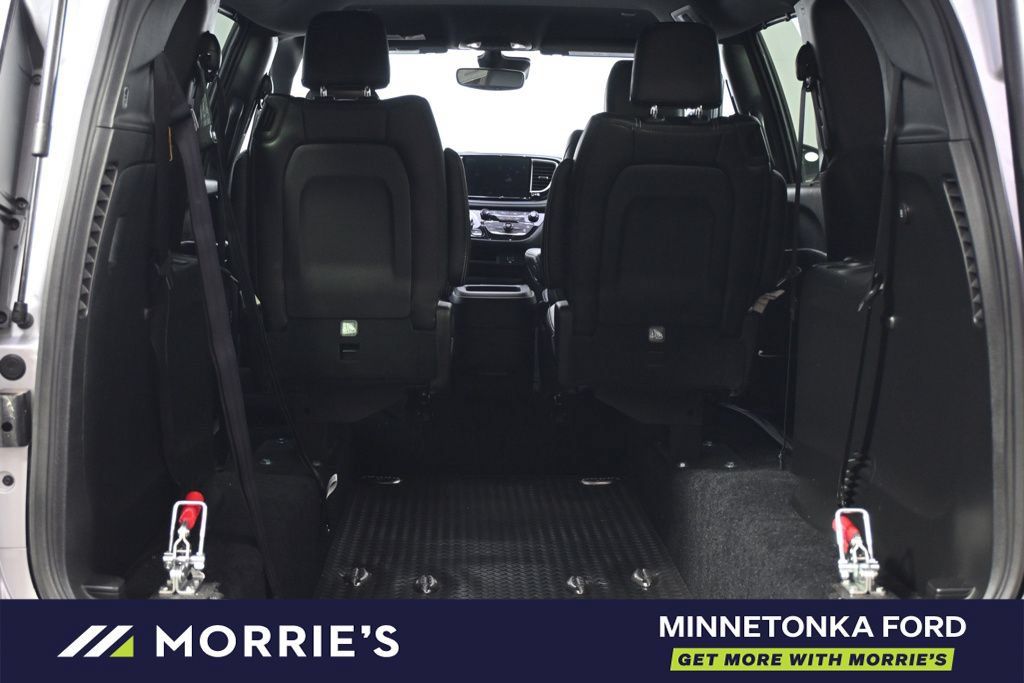 Used 2026 Chrysler Pacifica Select w/ S Appearance Package FWD image 21