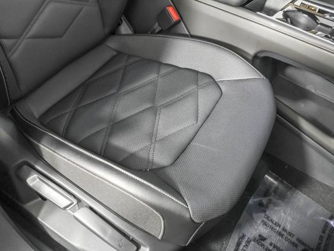 Used 2024 Volkswagen Atlas SE w/ Black Wheel Package image 48