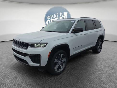 New 2026 Jeep Grand Cherokee L Limited w/ Luxury Tech Group II AWD/4WD image 8