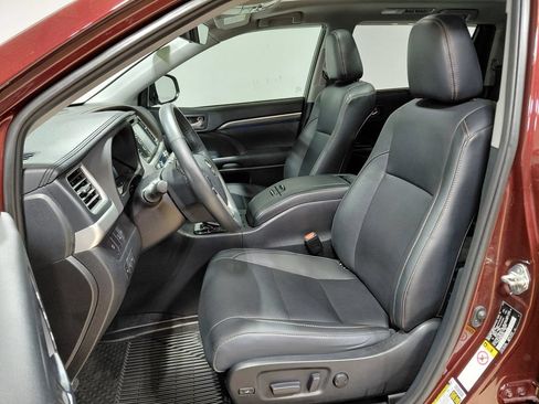 Used 2019 Toyota Highlander Limited Platinum AWD/4WD image 3
