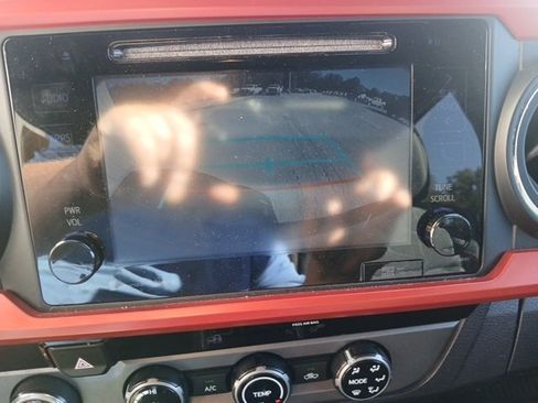 Used 2018 Toyota Tacoma TRD Off-Road image 44