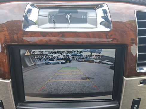 Used 2012 Cadillac Escalade Platinum AWD/4WD image 23