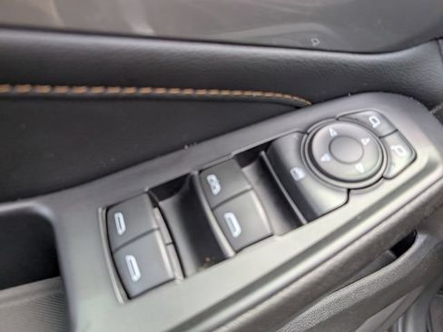 Used 2021 Chevrolet Traverse LT FWD image 15