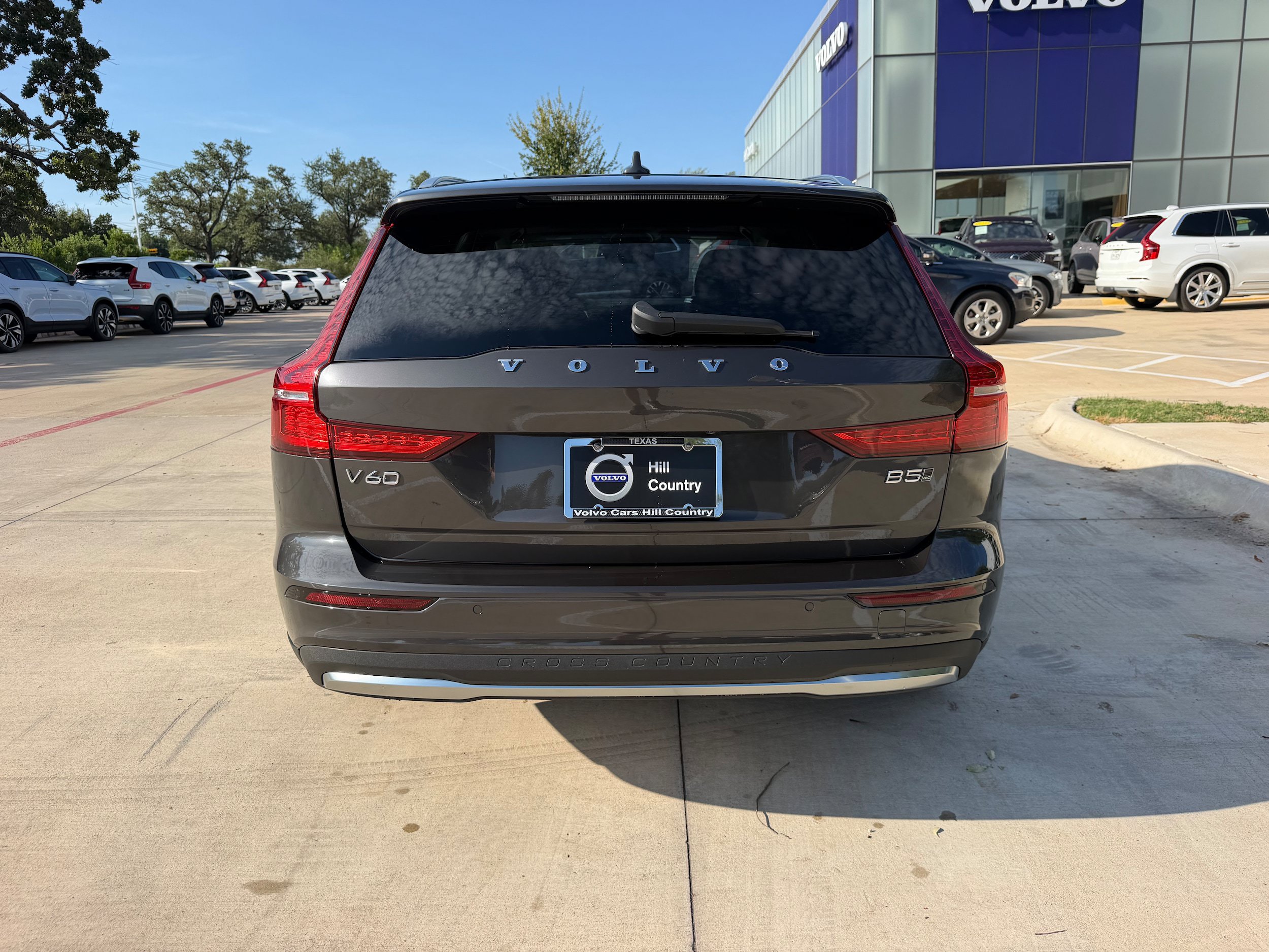 Certified 2025 Volvo V60 B5 Cross Country Plus AWD/4WD image 5