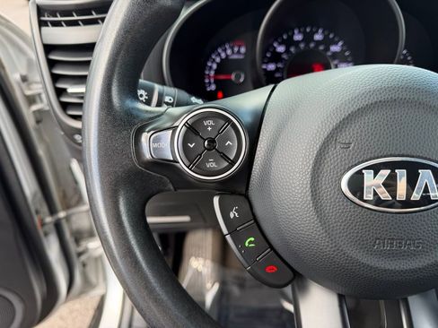Used 2018 Kia Soul FWD image 17