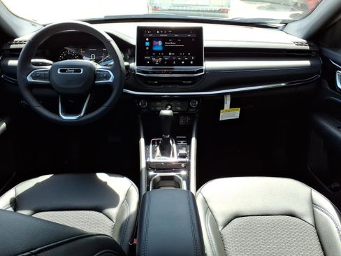 New 2026 Jeep Compass Latitude AWD/4WD image 8