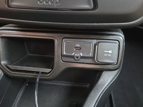 Used 2020 Jeep Renegade Sport w/ Sport Appearance Group FWD image 30