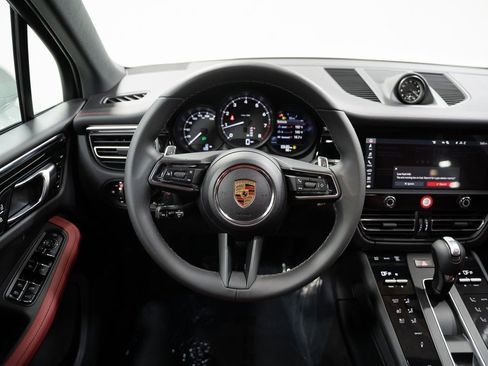 Used 2024 Porsche Macan image 12