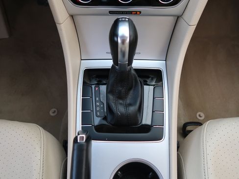 Used 2013 Volkswagen Passat TDI SE FWD image 18
