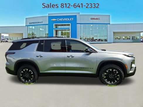 Used 2025 Chevrolet Traverse Z71 image 8