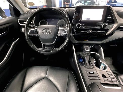 Used 2023 Toyota Highlander XLE AWD/4WD image 17