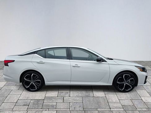 Used 2024 Nissan Altima 2.5 SR image 8