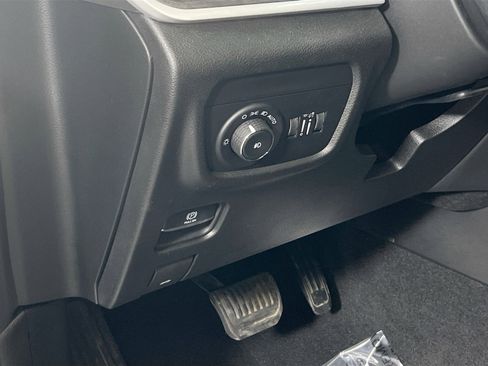 Used 2022 Jeep Grand Cherokee Limited image 10