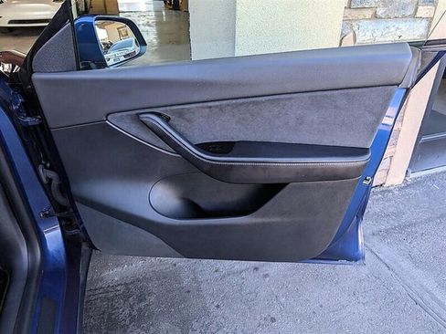 Used 2021 Tesla Model Y Long Range image 29