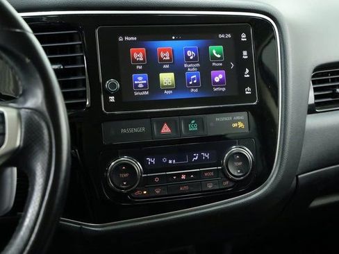 Used 2018 Mitsubishi Outlander SEL image 16