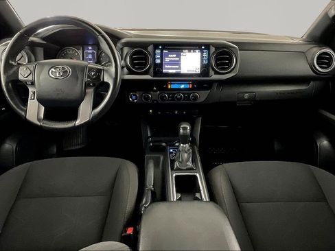 Used 2017 Toyota Tacoma TRD Off-Road w/ Premium & Technology Package image 7