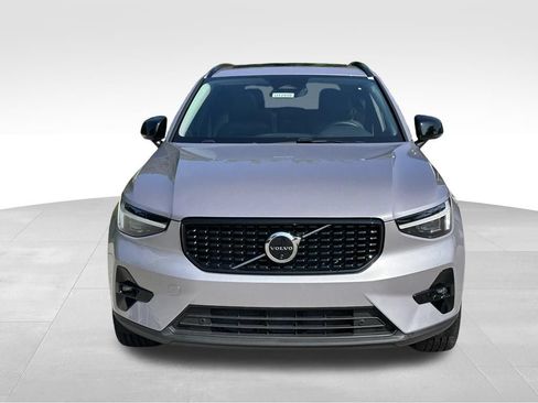Used 2026 Volvo XC40 B5 Plus AWD/4WD image 3