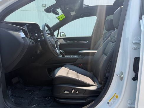 Used 2024 Cadillac XT6 Premium Luxury w/ LPO, Floor Liner Package AWD/4WD image 21