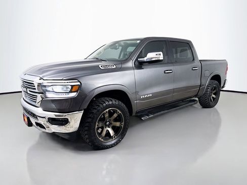 Used 2019 RAM 1500 Laramie AWD/4WD image 3