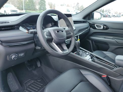 New 2026 Jeep Compass Limited image 18