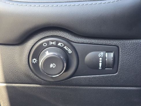 Used 2021 Dodge Durango SXT image 17